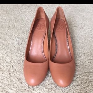 Flash sale! Tory Burch Tan Pumps
